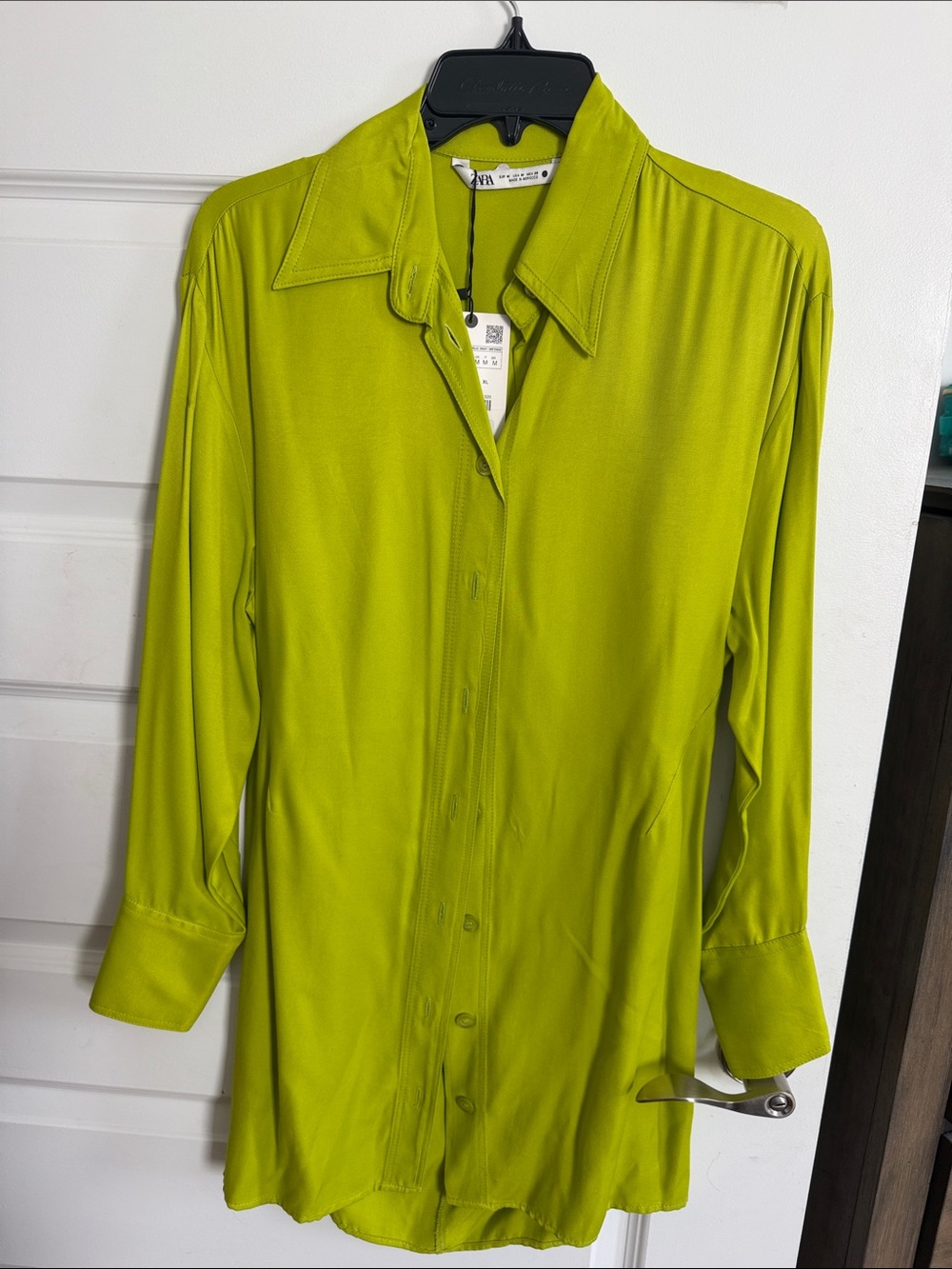 Zara women Lime Green Long-Sleeve Button-Down Shirt